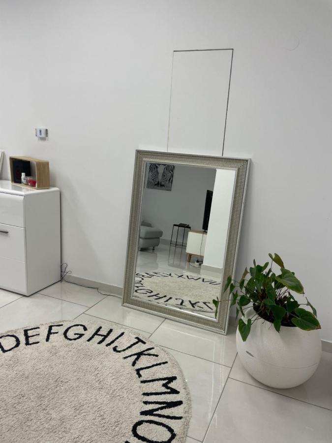 Stadtsuite Mit Sauna In Wiener Neustadt 135 M2 エクステリア 写真