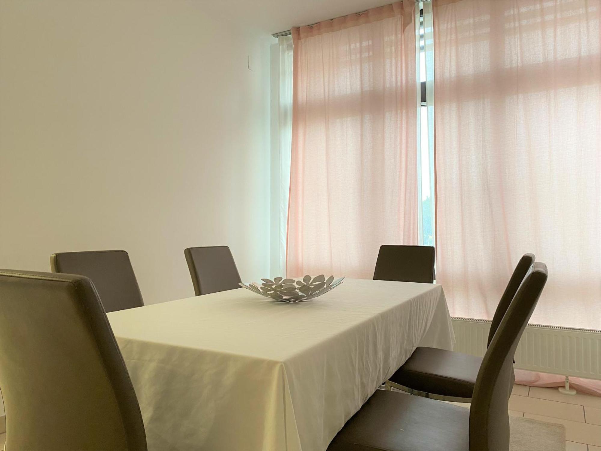 Stadtsuite Mit Sauna In Wiener Neustadt 135 M2 エクステリア 写真